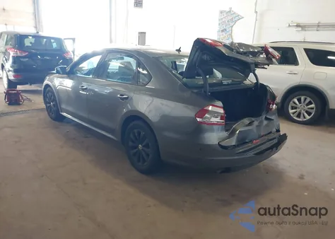 2012 Volkswagen Passat 2.5L S z USA, uszkodzony, nr VIN 1VWAH7A35CC110699